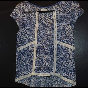 Blue and white knitted material blouse USED